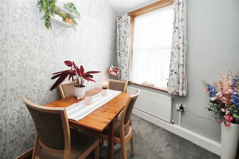 6 Acre Lane, Eccleshill, Bradford, BD2 2EH