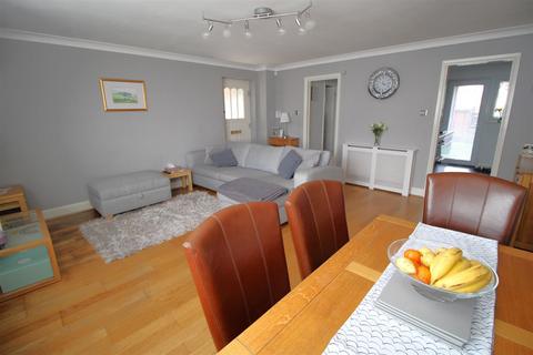 1 bedroom ground floor flat for sale, Bluegates, Ewell