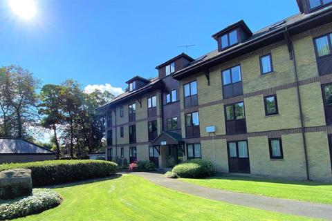 3 bedroom apartment for sale, Woodhall Park, Northowram, Halifax