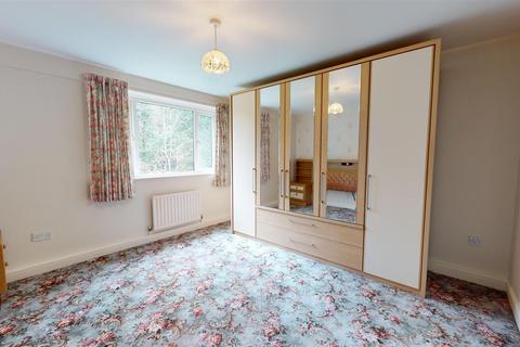 3 bedroom apartment for sale, Woodhall Park, Northowram, Halifax