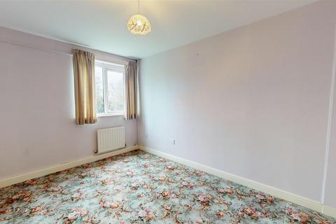 3 bedroom apartment for sale, Woodhall Park, Northowram, Halifax