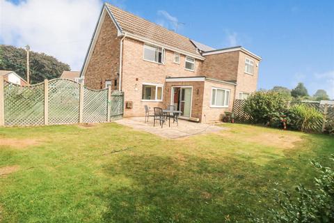 3 bedroom semi-detached house for sale, Deansfield Close, Armthorpe, Doncaster