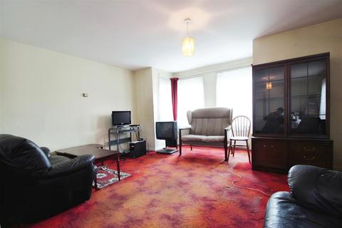 2 bedroom flat for sale, Station Road, Cippenham