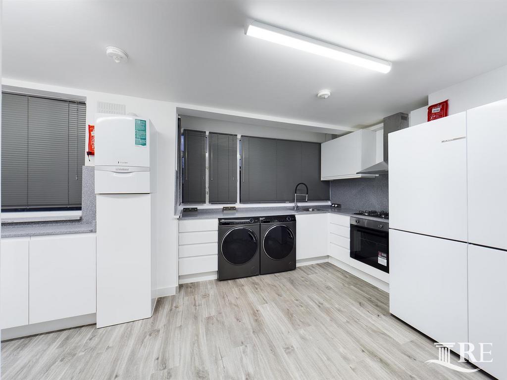 Kitchen ...jpg