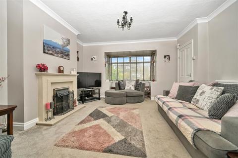 3 bedroom terraced house for sale, Harrogate Road, Yeadon, Leeds