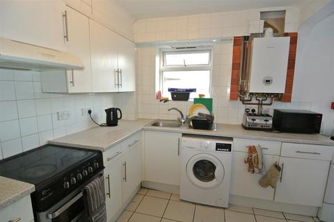 5 bedroom terraced house to rent, Larchwood Drive, Egham TW20