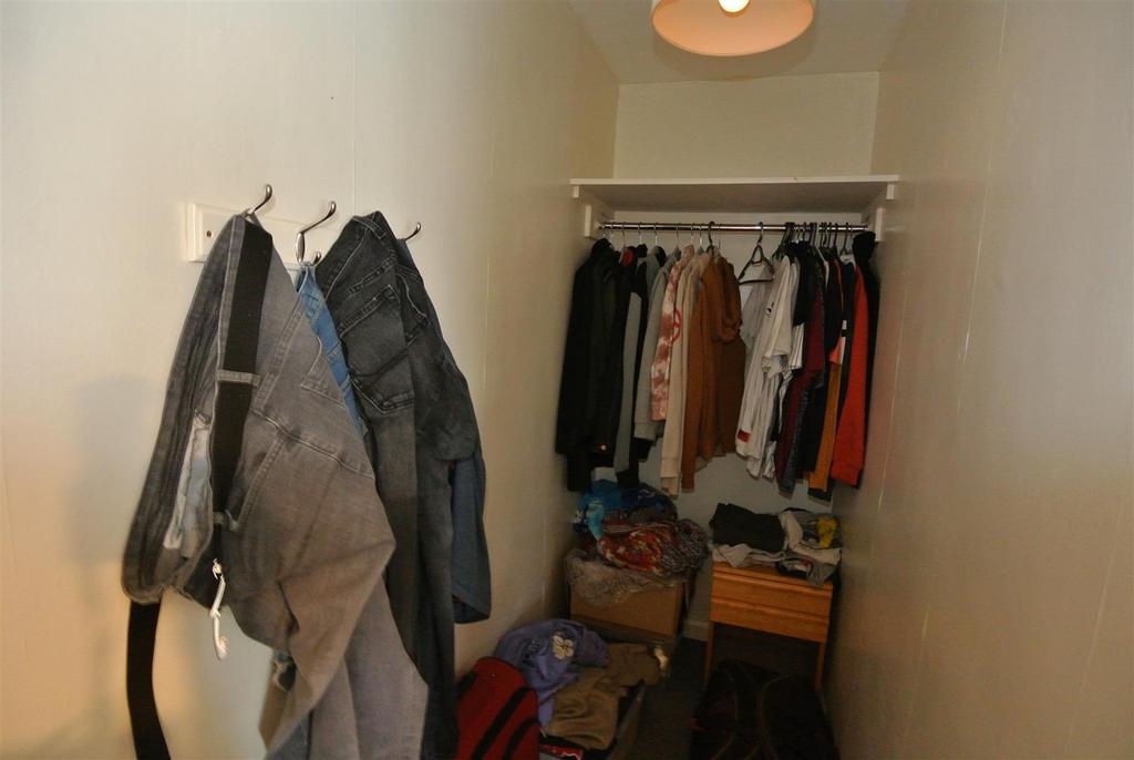 Bedroom 2 Walk in Wardrobe.JPG