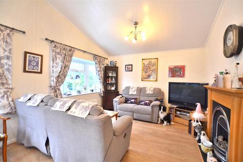 2 bedroom mobile home for sale, Rowan Dale, Grange Estate, Fleet GU52