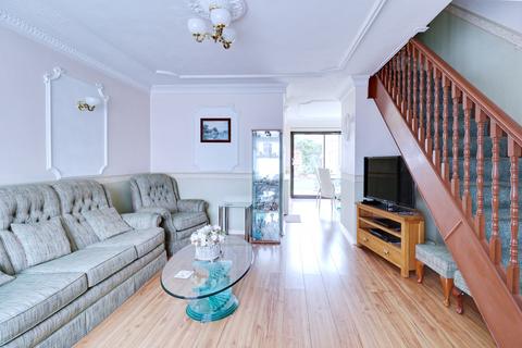 2 bedroom terraced house for sale - Mill Road, Aveley RM15
