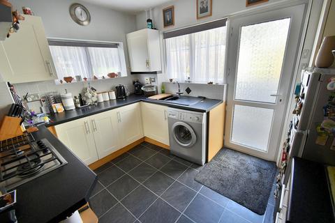 2 bedroom bungalow for sale, Green Lane, Bournemouth, BH10