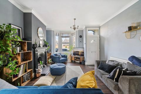 2 bedroom terraced house for sale - Lonsdale Avenue, East Ham, London, E6