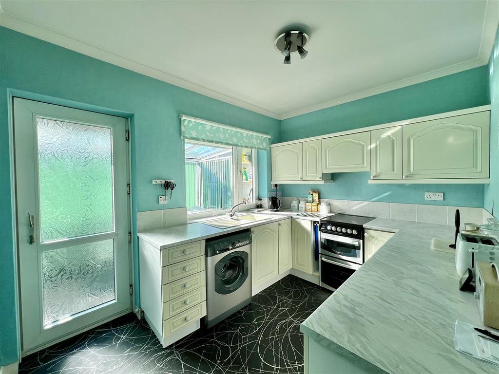 Valley View Road, Plymouth PL3 2 bed detached house for sale £220,000