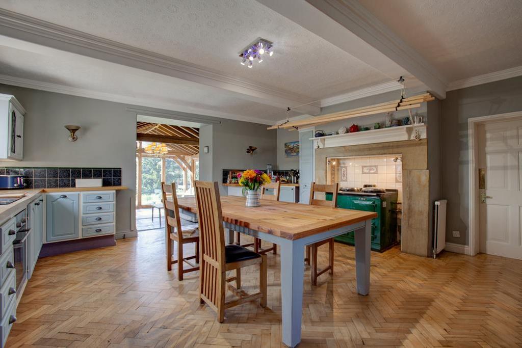 Off Carr Lane, Wortley, Sheffield 5 bed detached house for sale £