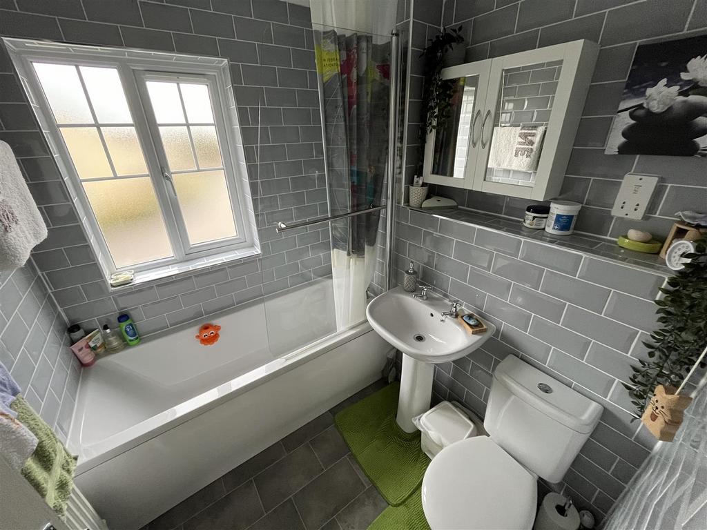 Modern Fitted Bathroom