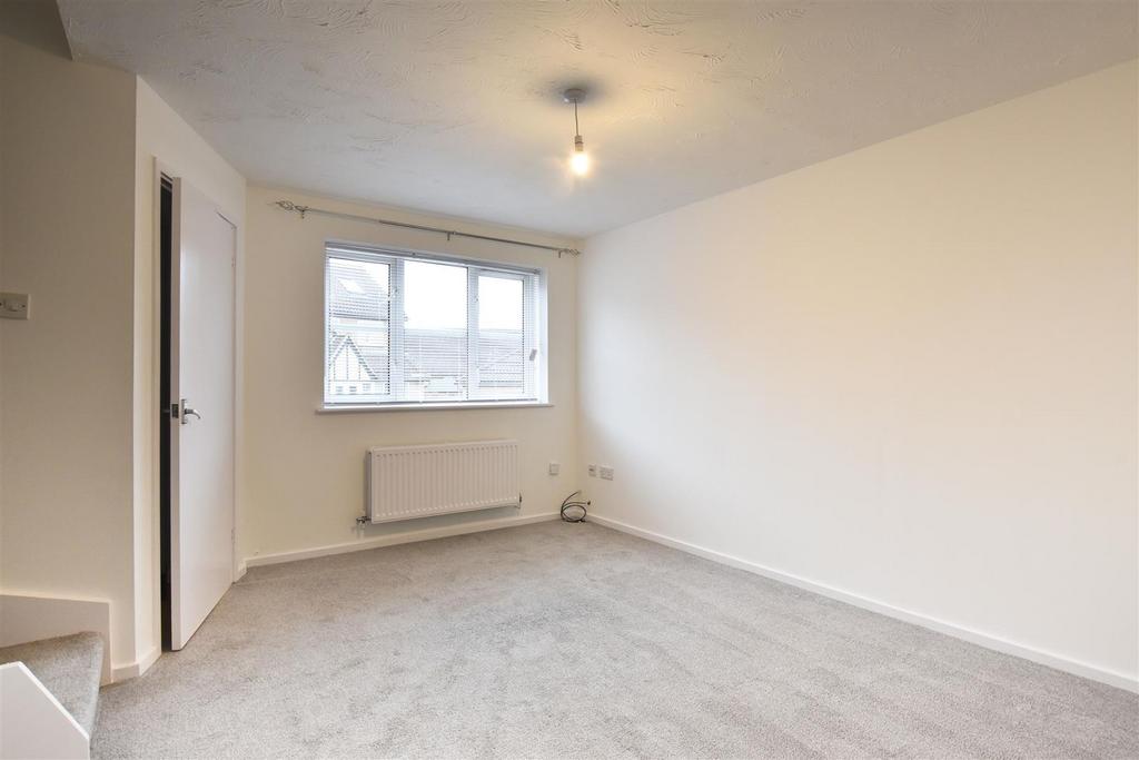 Chatsworth Drive, Wellingborough 2 bed semidetached house for sale £