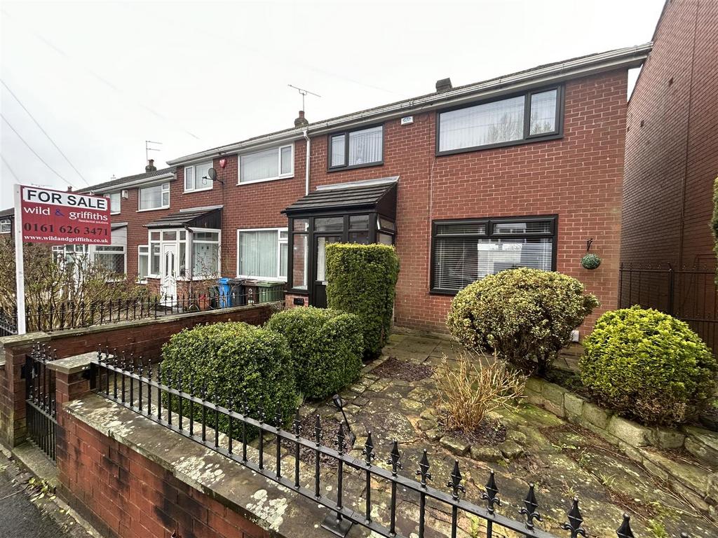 Stamford Road, Lees, Oldham 3 bed townhouse £229,950
