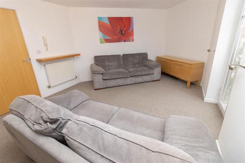 72 Foster Drive, Gateshead, NE8 3JG