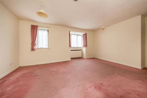 2 bedroom apartment for sale - Varsity Drive, Twickenham