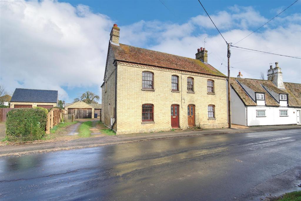 Wood End, Bluntisham 4 bed semidetached house £1,650 pcm (£381 pw)