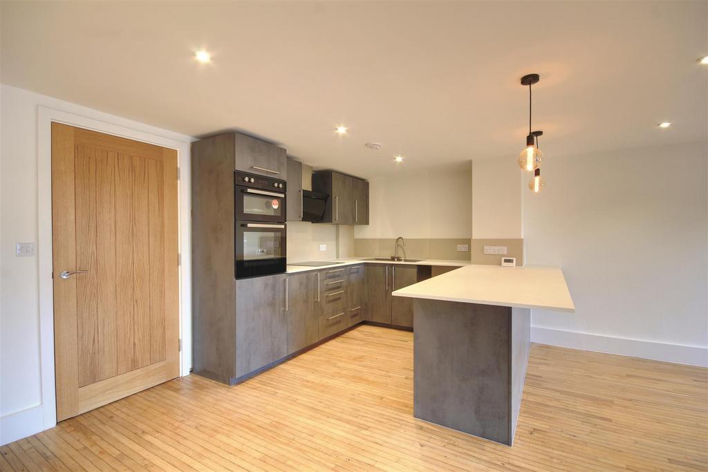 Wood End, Bluntisham 4 bed semidetached house £1,650 pcm (£381 pw)