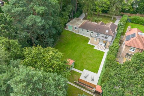 5 bedroom detached house to rent - Long Hill Road, Bracknell