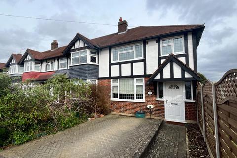 3 bedroom end of terrace house to rent - Limes Avenue, Carshalton