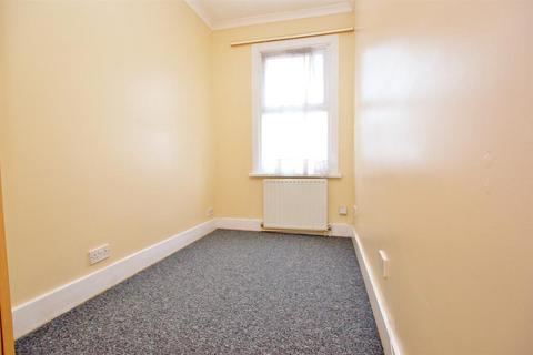 2 bedroom flat to rent, Buckingham Road, Ilford