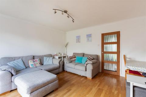 25 Chapel Wood, New Ash Green, Longfield, DA3 8RA