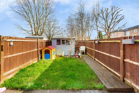 25 Chapel Wood, New Ash Green, Longfield, DA3 8RA