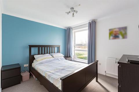 25 Chapel Wood, New Ash Green, Longfield, DA3 8RA