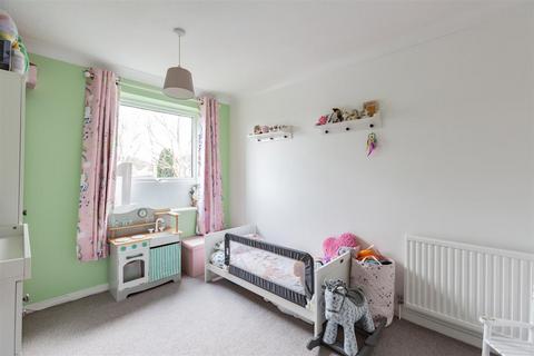 25 Chapel Wood, New Ash Green, Longfield, DA3 8RA