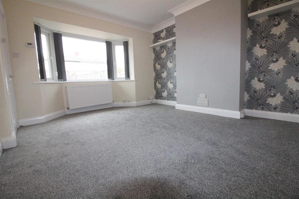 Leeds Road, Heckmondwike 3 bed semidetached house for sale £169,950