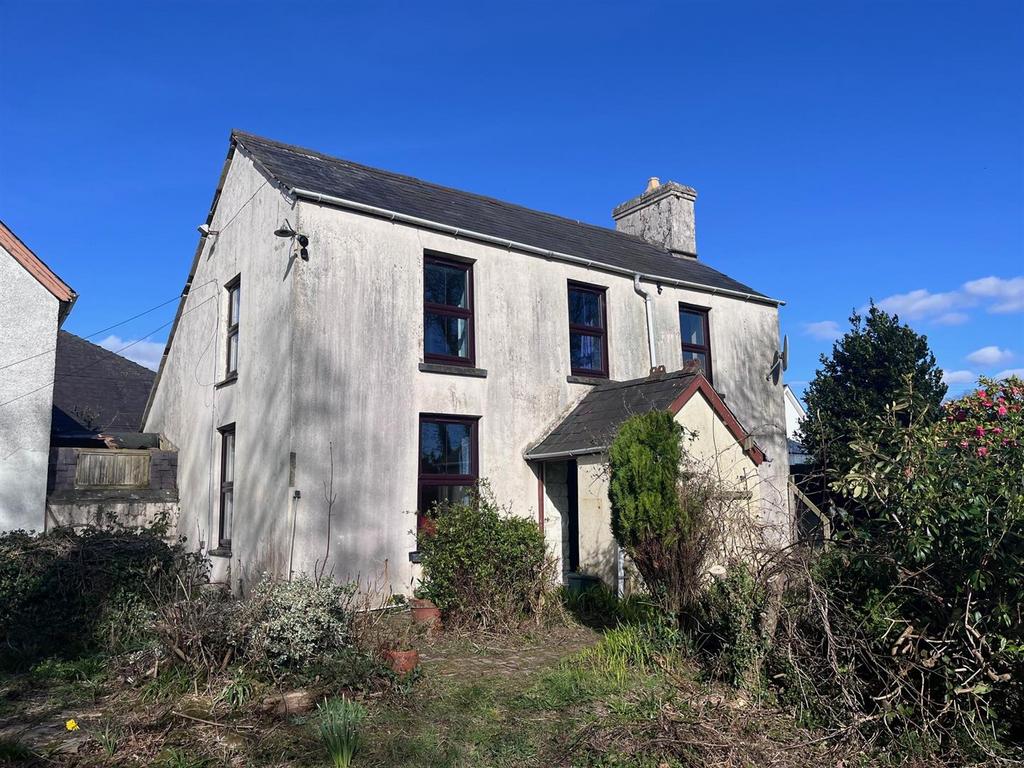 Cross Inn, Llanon 4 bed detached house for sale £150,000