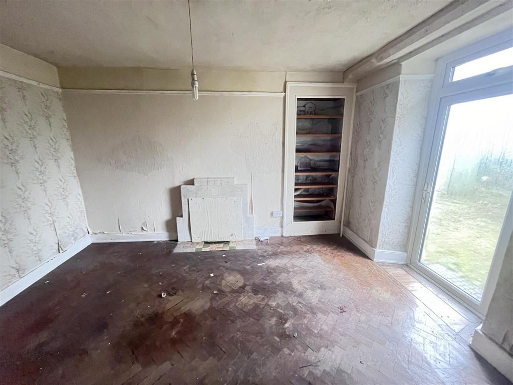 Cross Inn, Llanon 4 bed detached house for sale £150,000