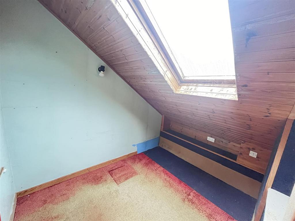 Double Bedroom / Study