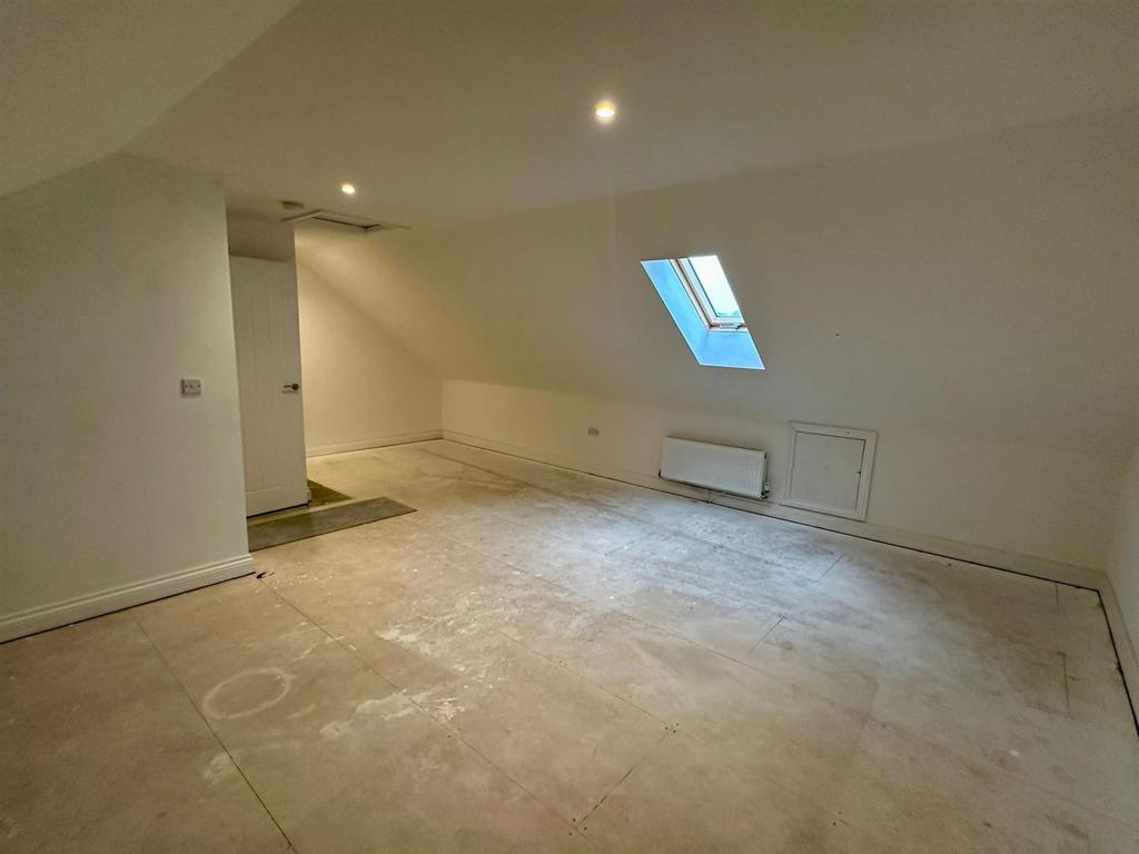 Large Attic Store Room