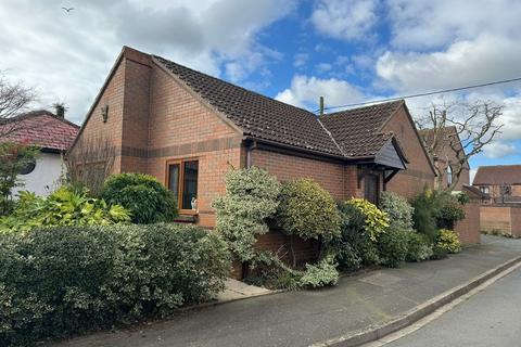 1 bedroom detached bungalow for sale, Walton Close, Hereford, HR2