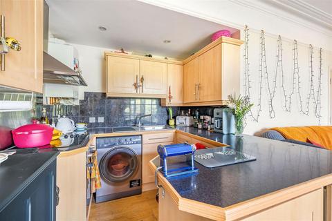 2 bedroom apartment for sale, Upper Brighton Road, Surbiton