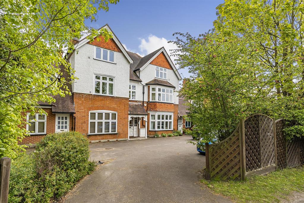 Upper Brighton Road, Surbiton 2 bed apartment for sale £429,950