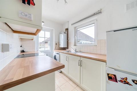 15 Grove Close, Kingston Upon Thames, KT1 2SS
