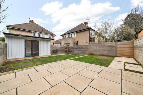 15 Grove Close, Kingston Upon Thames, KT1 2SS