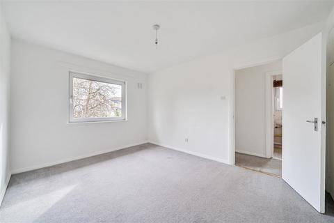 15 Grove Close, Kingston Upon Thames, KT1 2SS