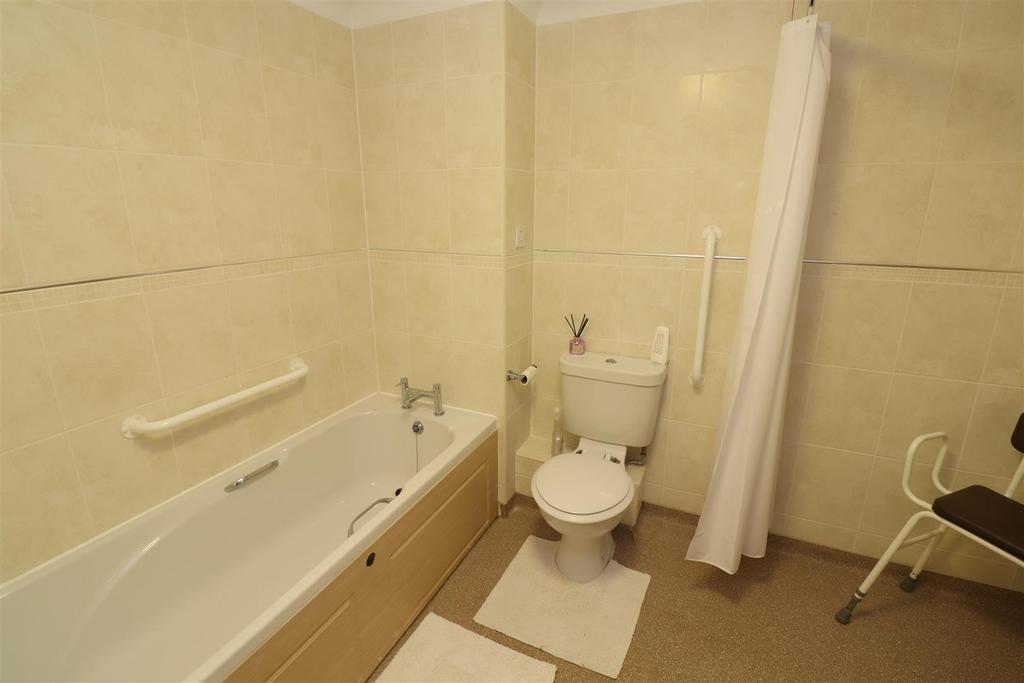 Bath / Shower Room