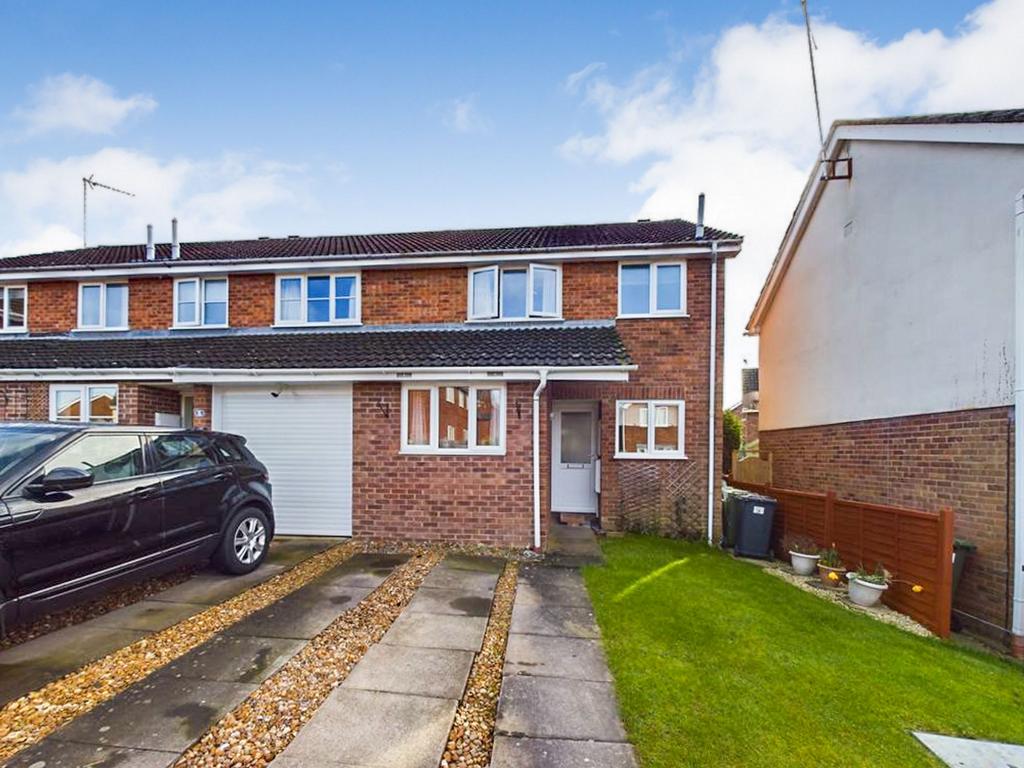 Elm Way, Sawtry, Huntingdon. 3 bed end of terrace house for sale £250,000