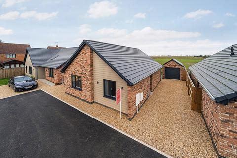 2 bedroom detached bungalow for sale - Burgess Court, Donington, Spalding, Lincolnshire, PE11