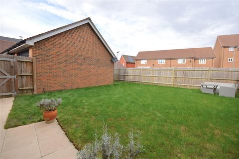 9 Brocklehurst Way, Horley, RH6 8GN