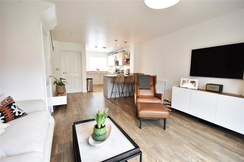 9 Brocklehurst Way, Horley, RH6 8GN