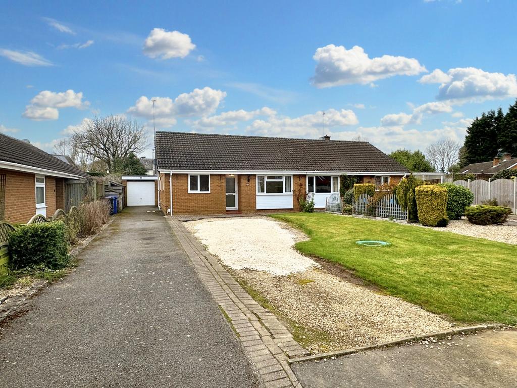 Farm Stile, Upper Boddington, NN11 6DQ 3 bed bungalow £375,000