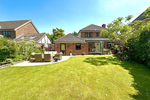 3 bedroom detached house for sale, Warwick Place, Pilgrims Hatch, Brentwood, Essex, CM14