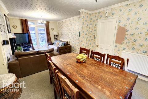 3 bedroom semi-detached house for sale - Winstanley Drive, Leicester